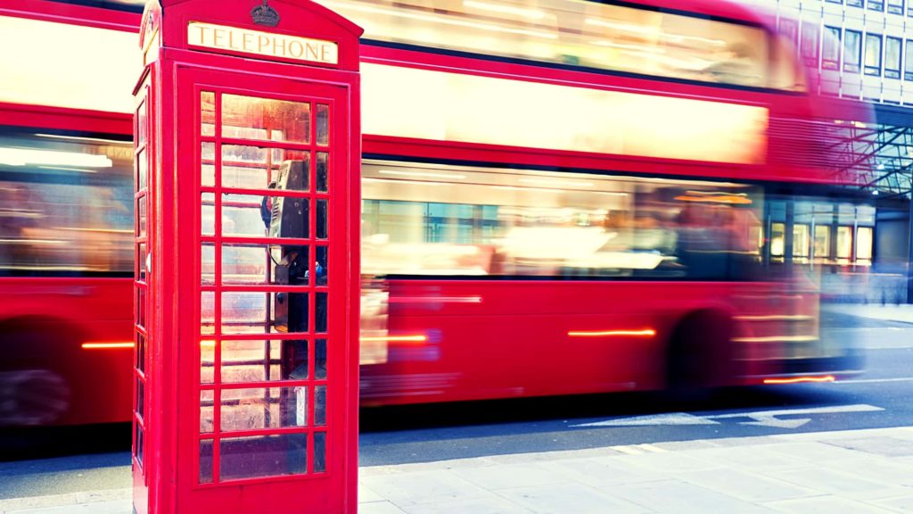 Foto di un telefono con cabina inglese tipica