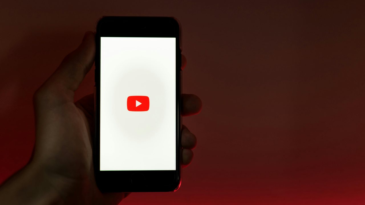 YouTube, with one button you can 'travel' for free and go anywhere: use it now, it won't last forever